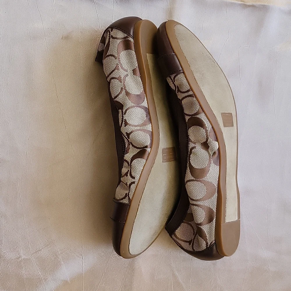 Coach Chelsea NWOB ladies ballet flats.Size 9.5B - Picture 3 of 12